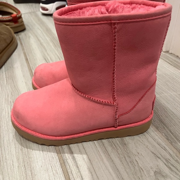 UGG Pink Kids Boots - Picture 1 of 6